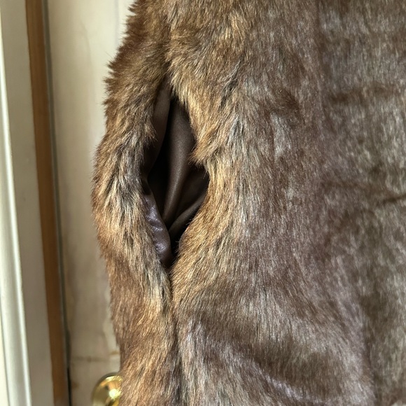CARA New York Faux Fur Open Front Vest in Shades of Brown. One Size - Picture 4 of 6
